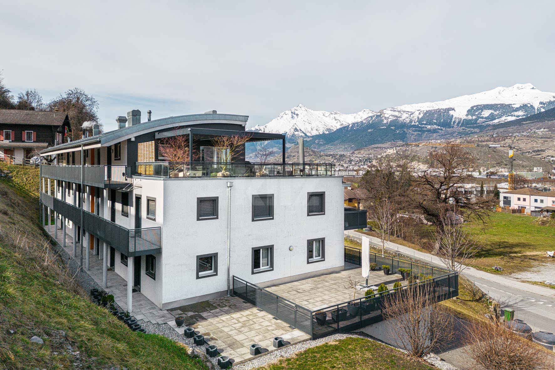 VENDU ! Bel appartement avec vue sur les montagnes - 1