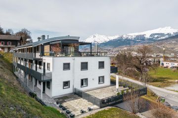 Bel appartement avec terrasse et vue sur les montagnes