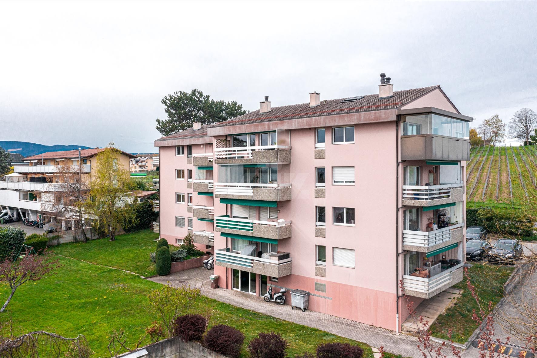 VENDU !Bel appartement avec vue sur le Lac, piscine et sauna - 11