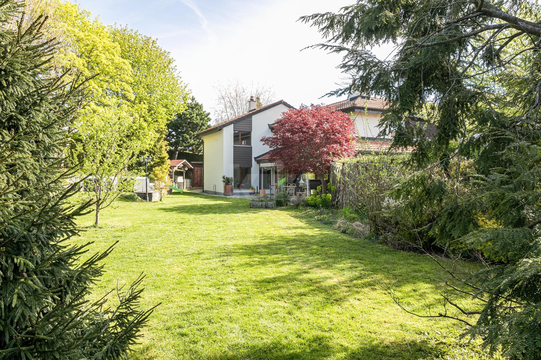 Belle villa avec terrasses et grand jardin - 11
