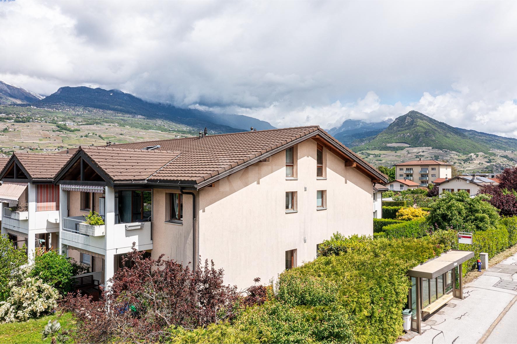 VENDU ! Beau duplex avec balcon et vue sur les montagnes - 12