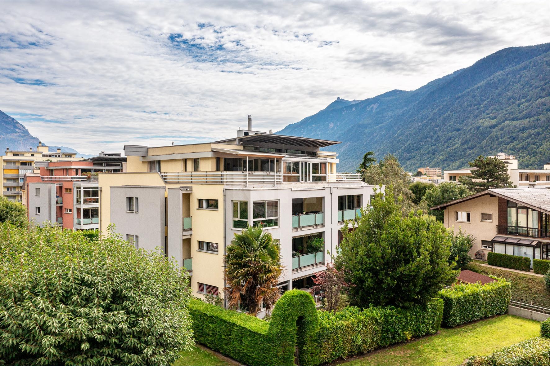 VENDU ! Bel attique avec terrasse et vue dégagée - 12