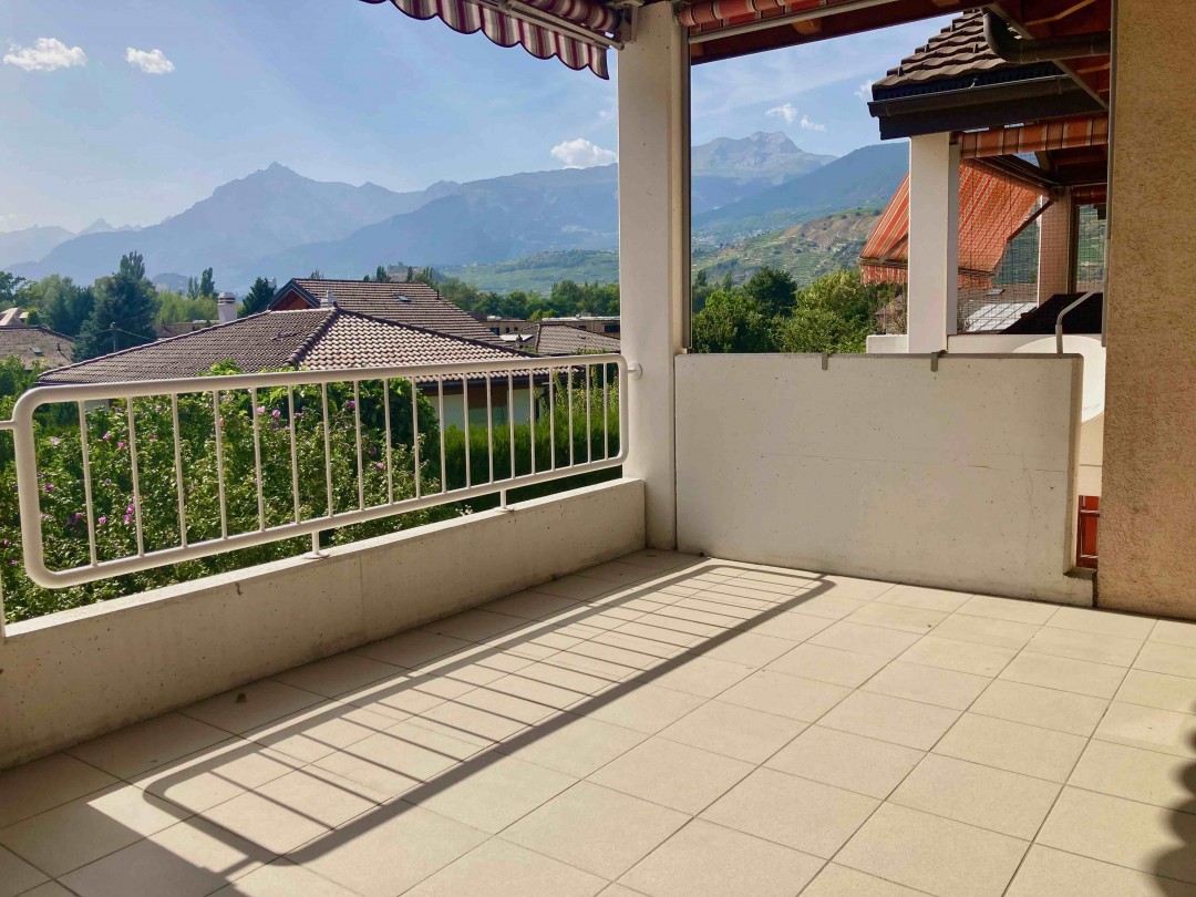 VENDU ! Beau duplex avec balcon et vue sur les montagnes - 4