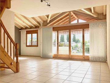 Très beau duplex avec balcon et vue sur les montagnes