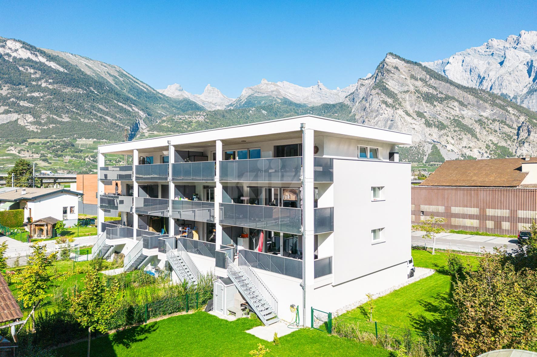 Bel appartement traversant avec grand balcon - 12