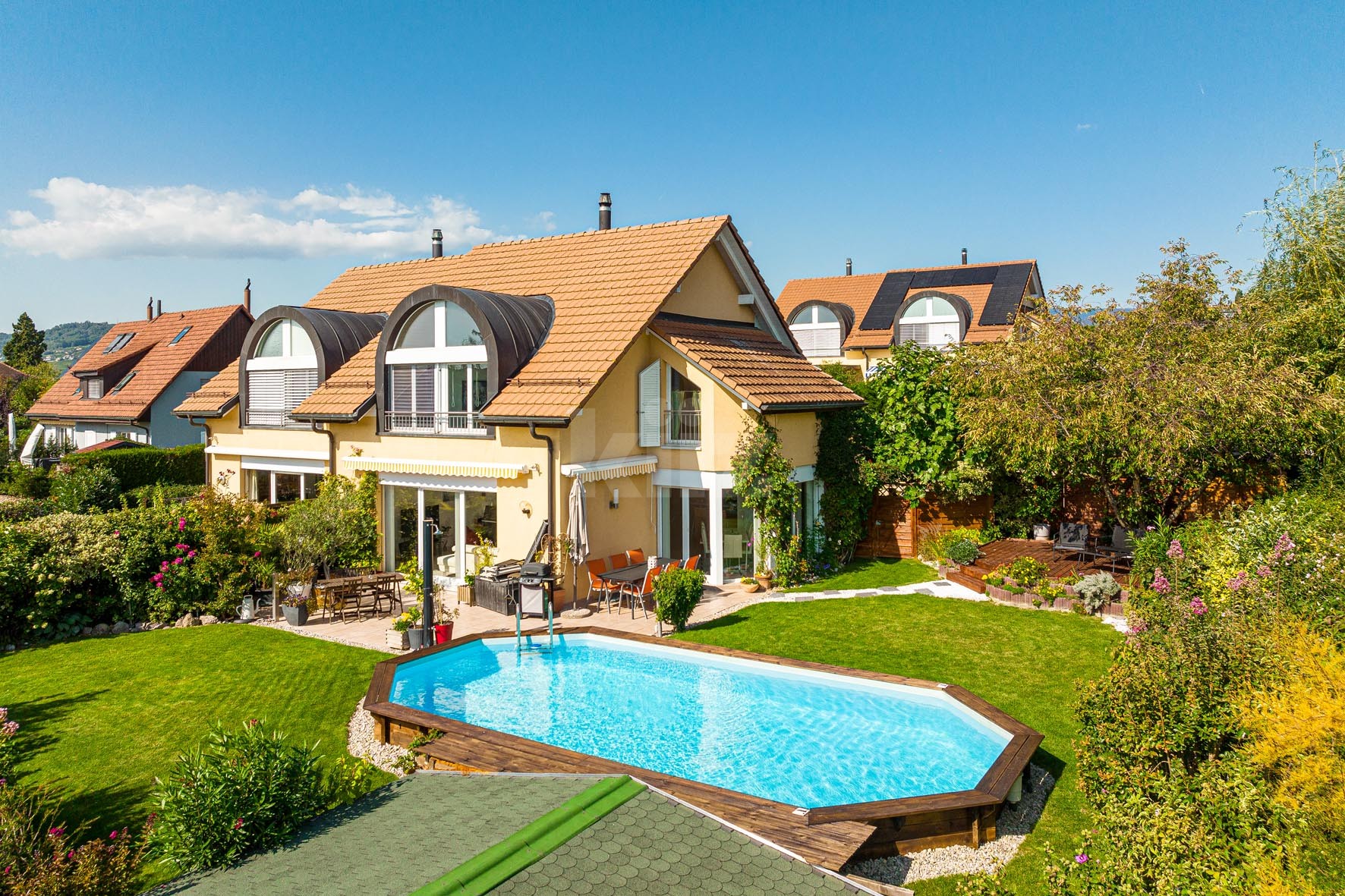 Magnifique villa avec jardin, piscine et vue dégagée - 1