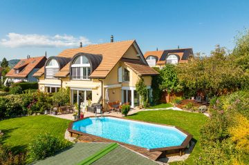 Magnifique villa avec jardin, piscine et vue dégagée