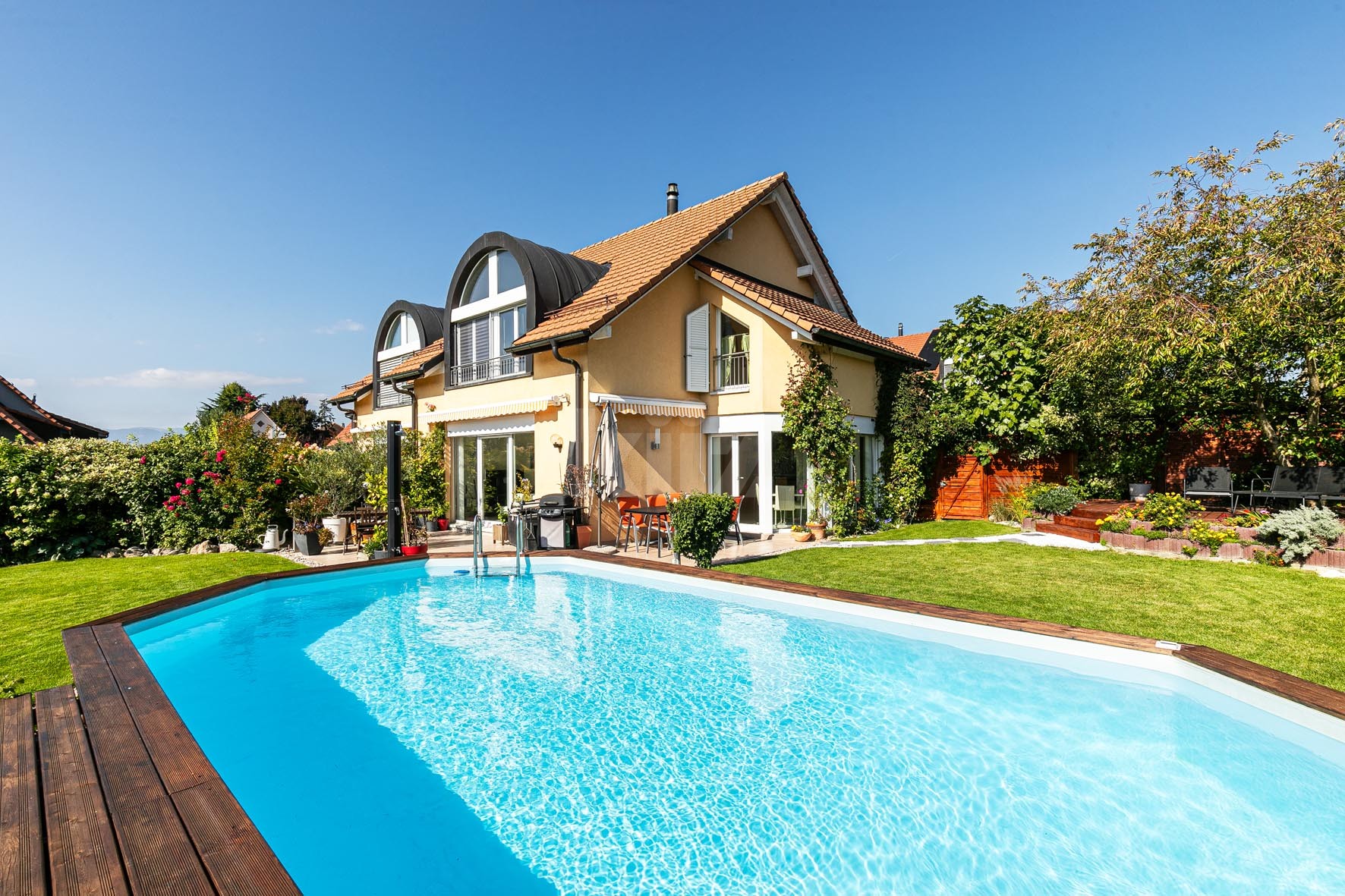 VENDU! Magnifique villa avec jardin, piscine et vue dégagée - 1