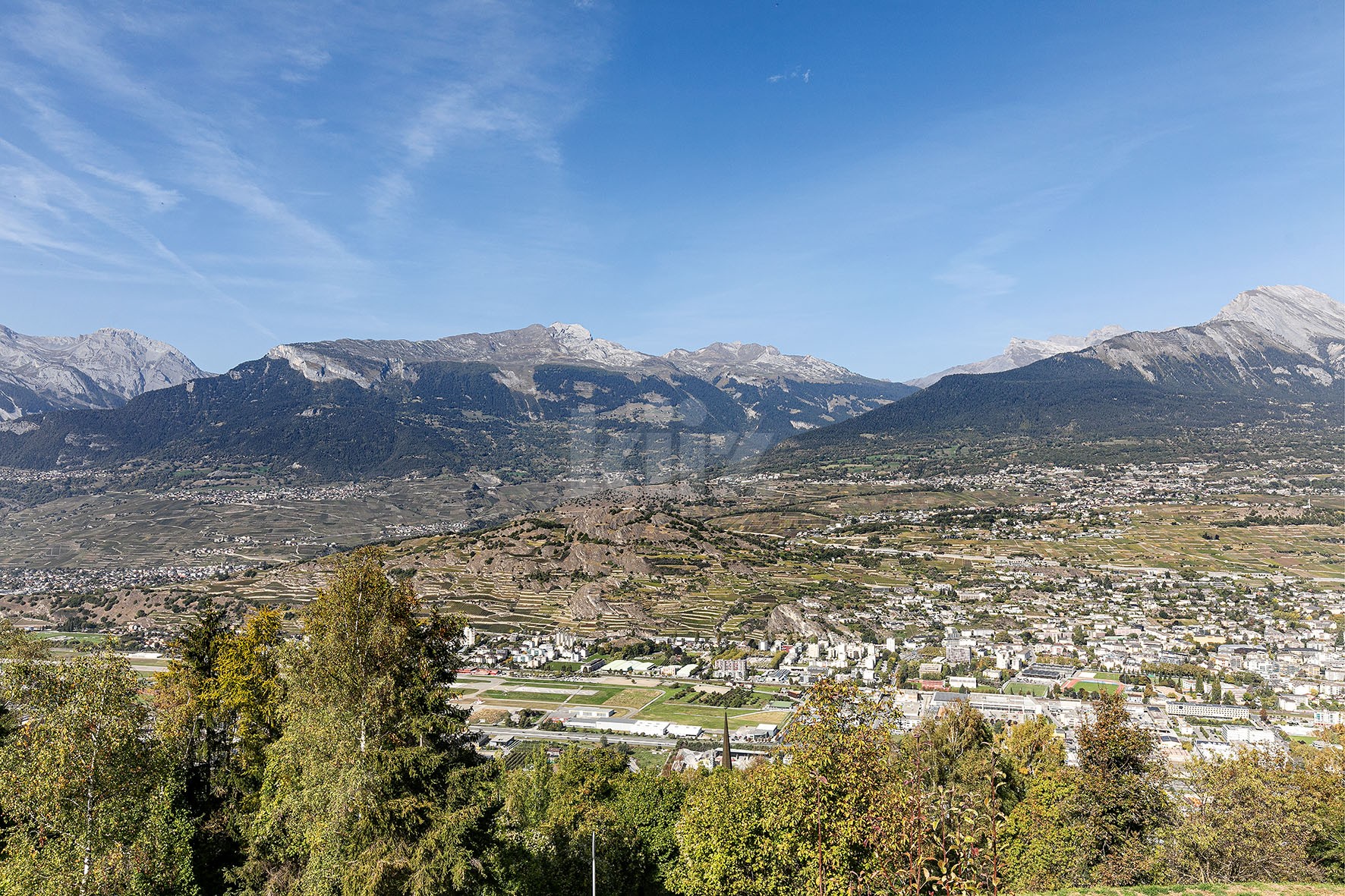 VENDU ! Charmant duplex avec jardin et vue panoramique - 11