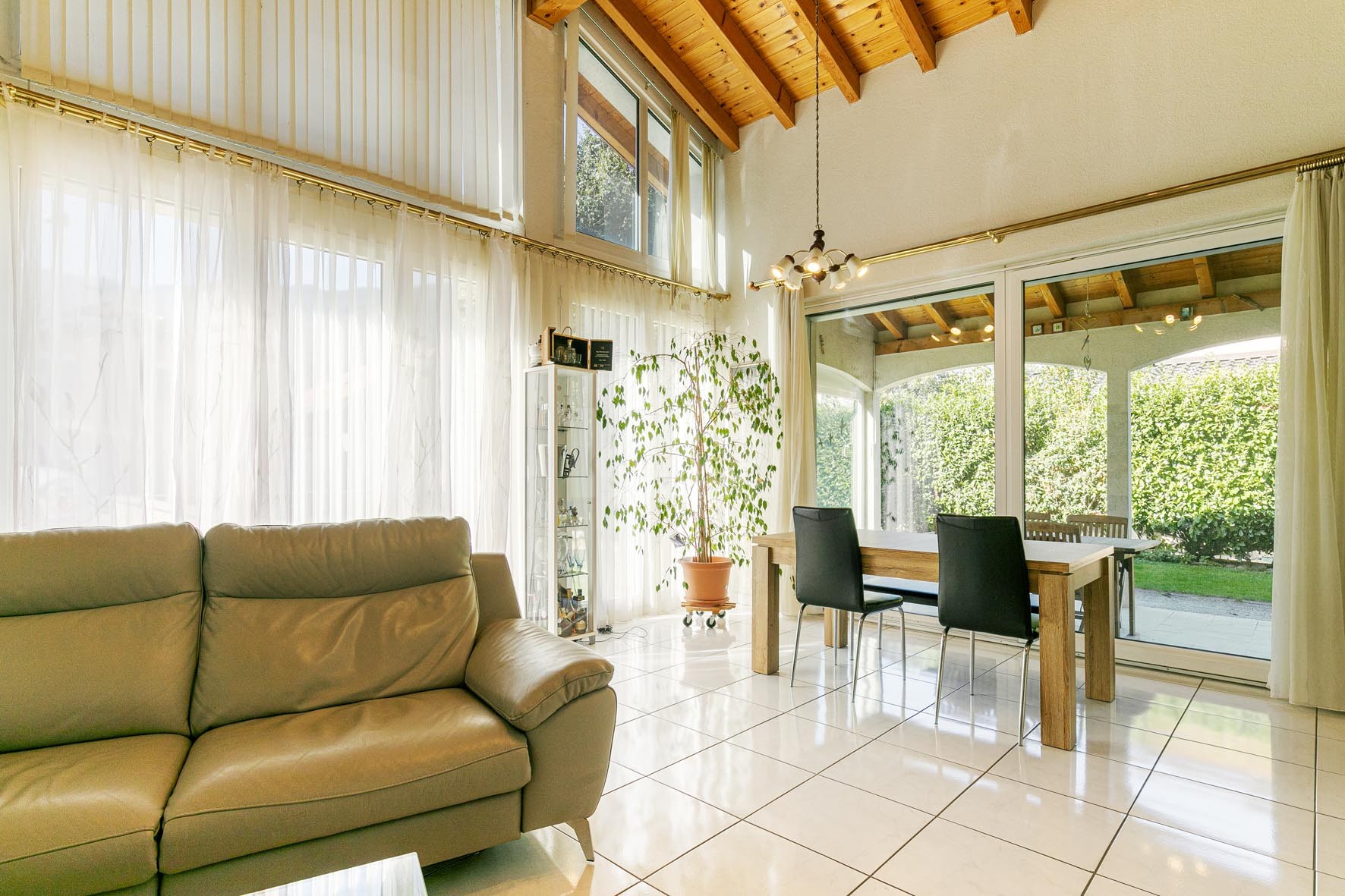 Très jolie villa familiale avec jardin - 2