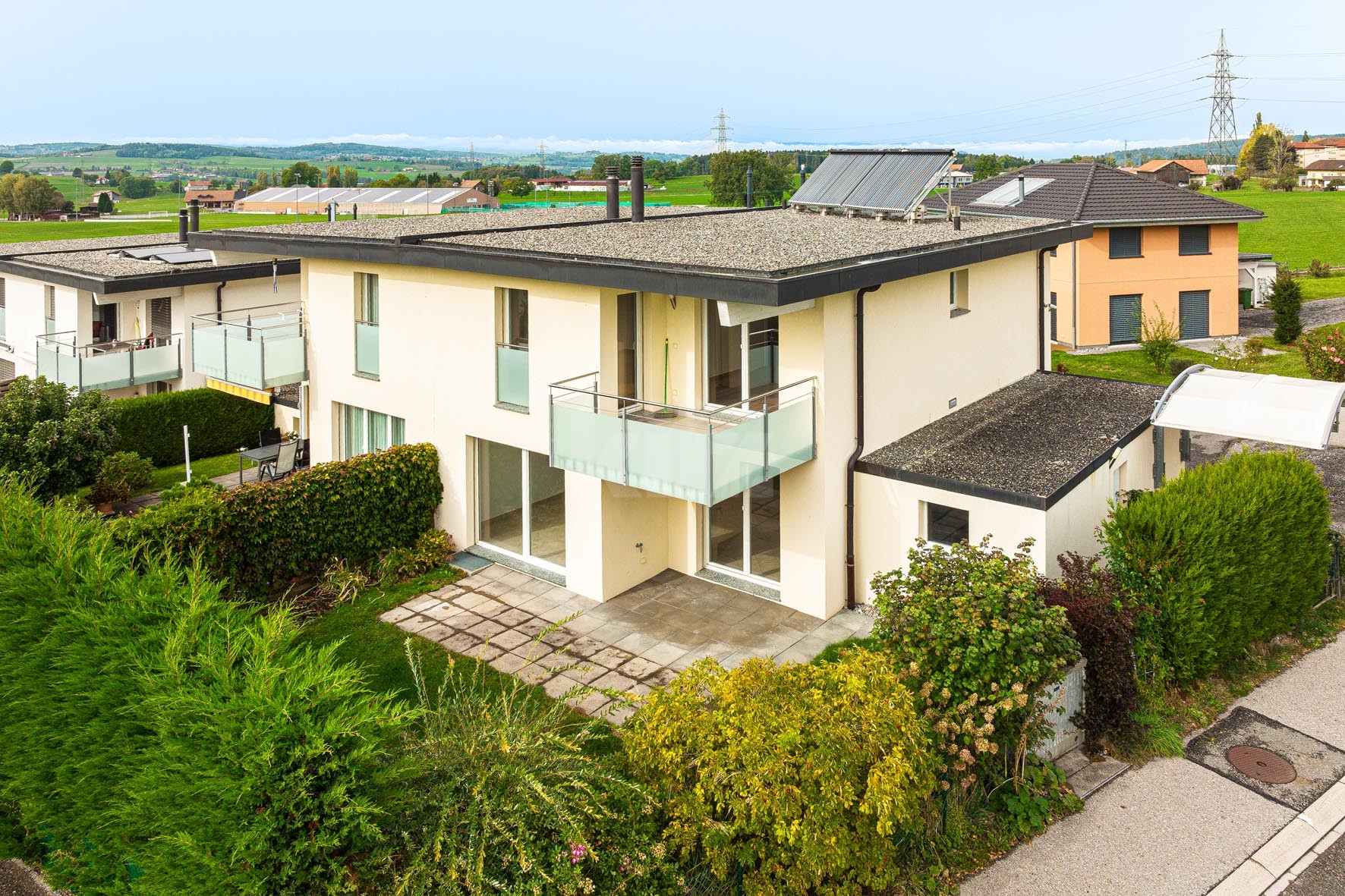 Belle villa familiale avec vue dégagée et jardin - 1