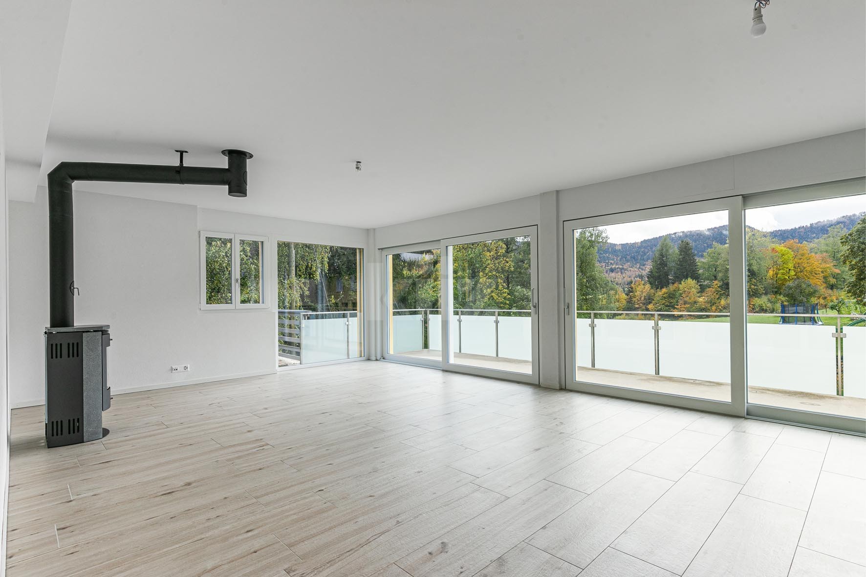 Belle maison récente avec terrasse, jardin et vue dégagée - 2