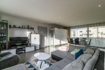 Bel appartement traversant avec balcon