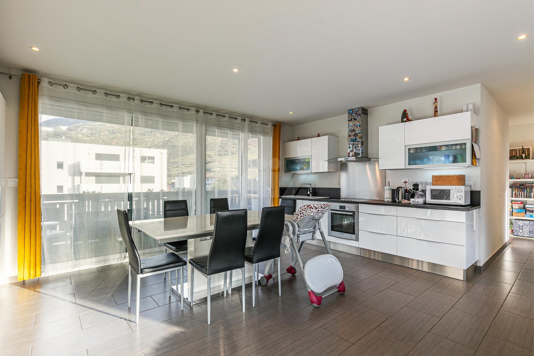 Bel appartement traversant avec balcon - 3